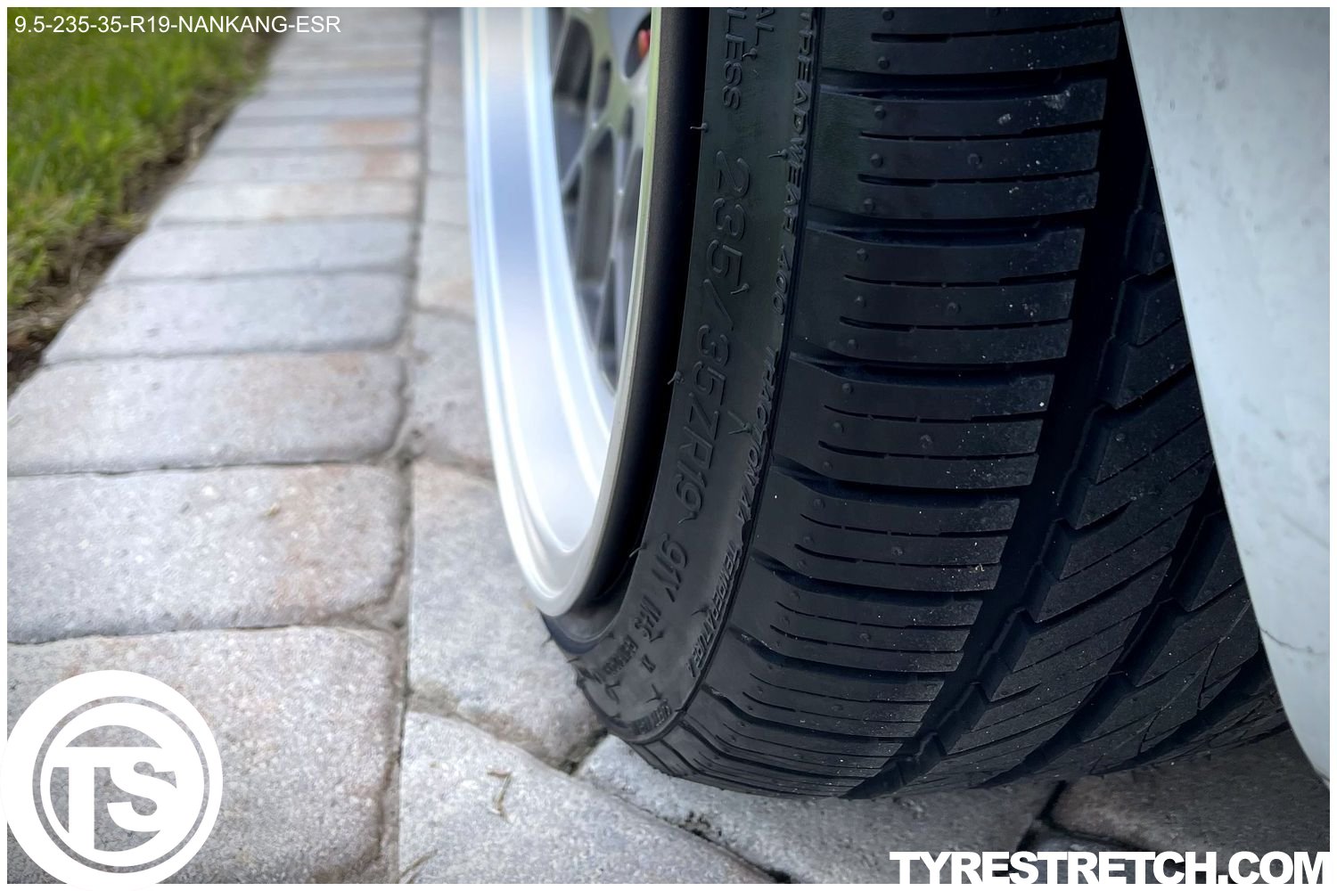 An example of tyre stretch: 235/35 R19 on 9.5J – NANKANG (ESR)