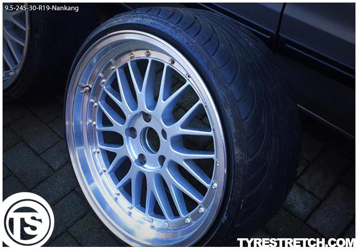 An example of tyre stretch: 245/30 R19 on 9.5J – NANKANG