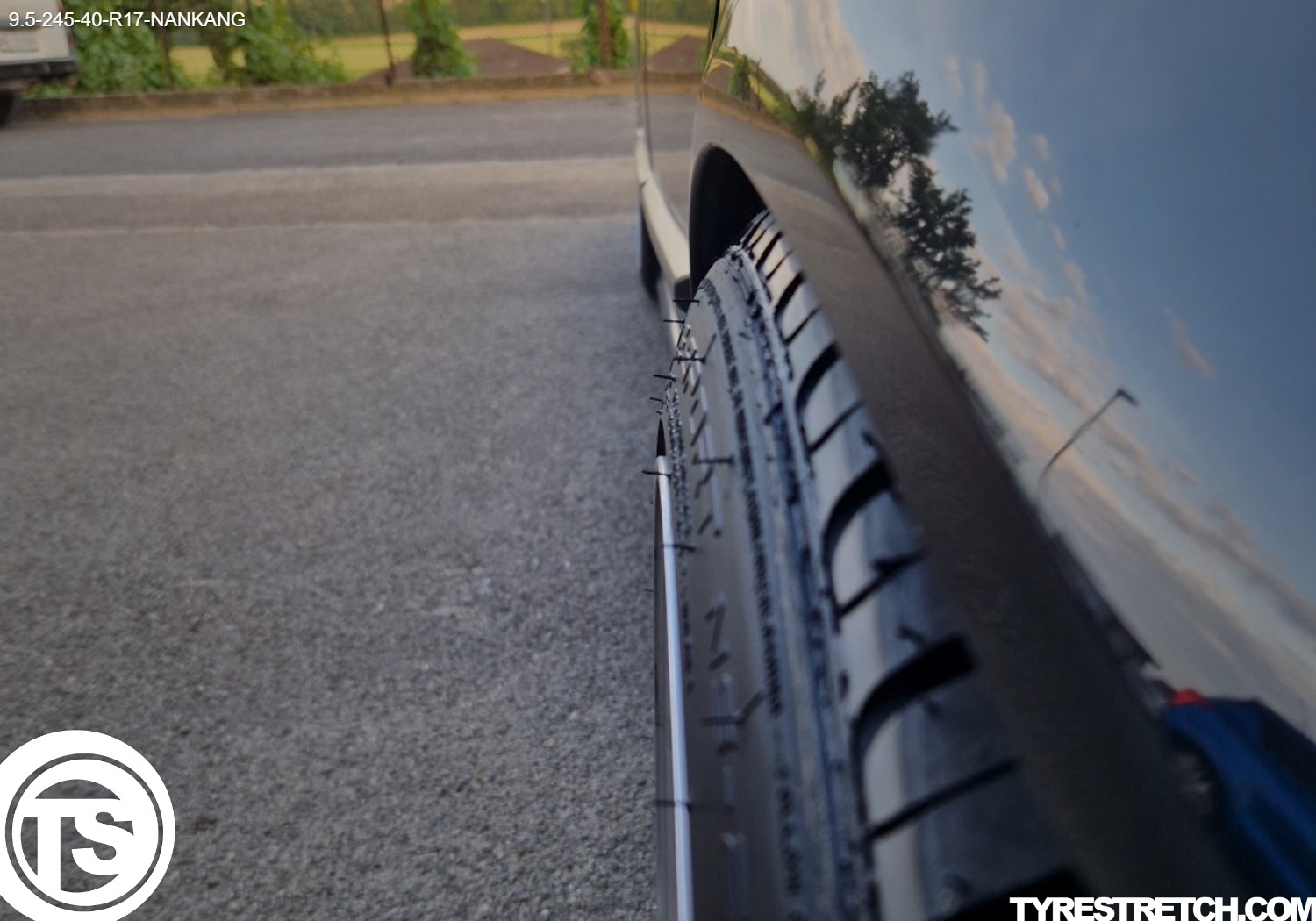 An example of tyre stretch: 245/40 R17 on 9.5J – NANKANG