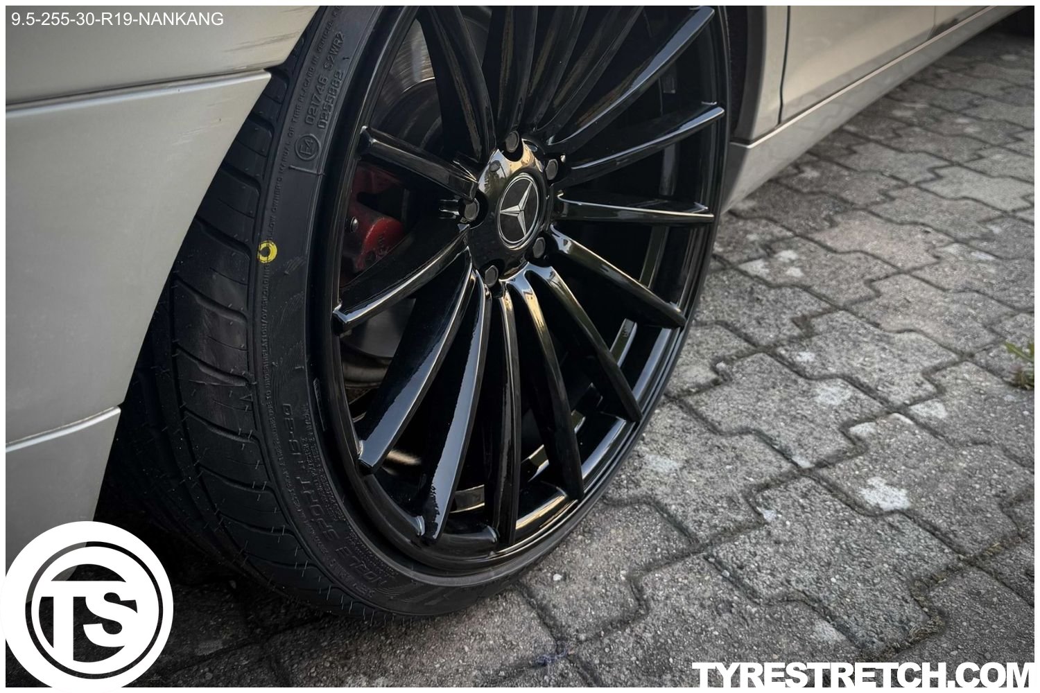 An example of tyre stretch: 255/30 R19 on 9.5J – NANKANG