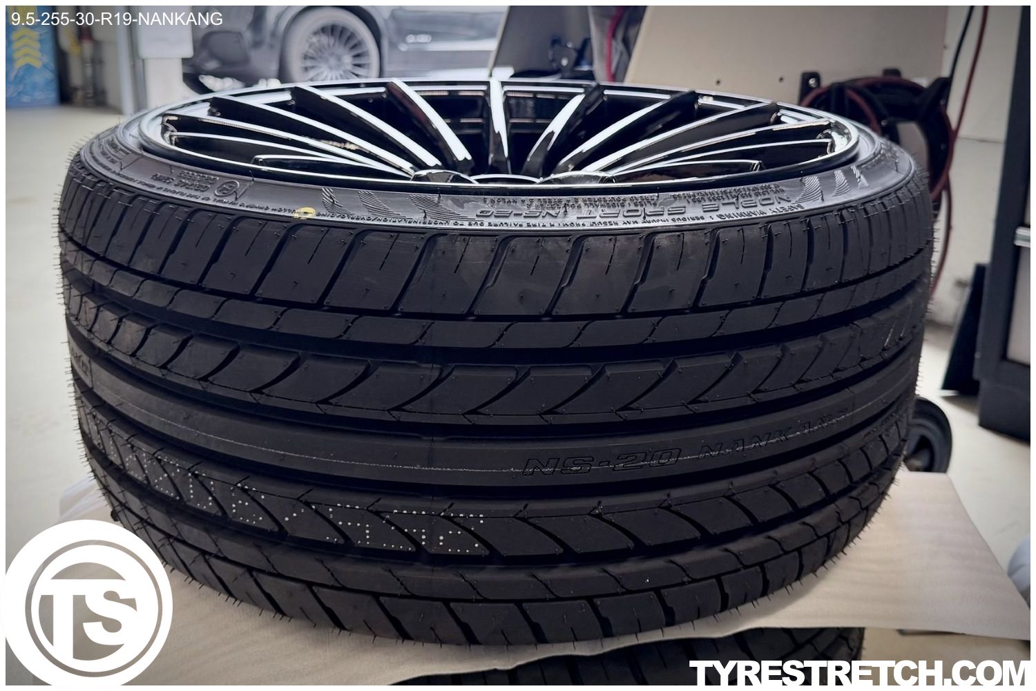 255/30 R19 on 9.5J – NANKANG tyre