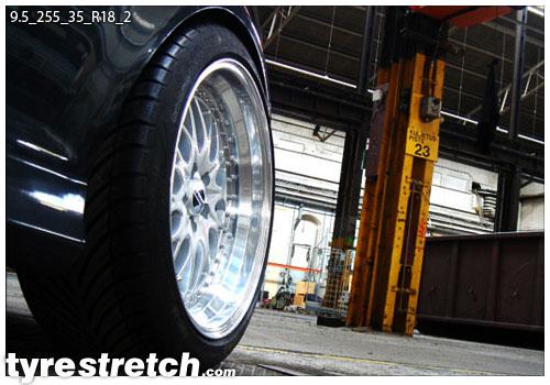 An example of tyre stretch: 255/35 R18 on 9.5J