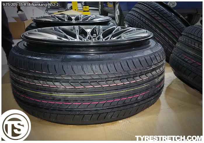 An example of tyre stretch: 205/35 R18 on 9.75J – NANKANG