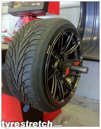 An example of tyre stretch: 205/40 R17 on 9.75J