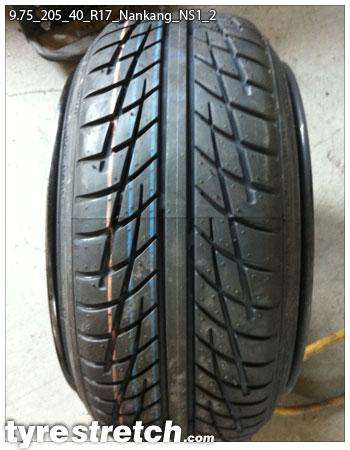 An example of tyre stretch: 205/40 R17 on 9.75J – NANKANG
