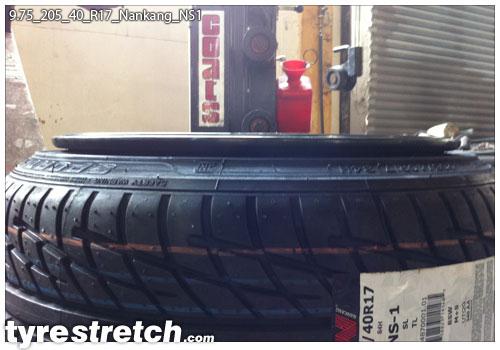 An example of tyre stretch: 205/40 R17 on 9.75J – NANKANG