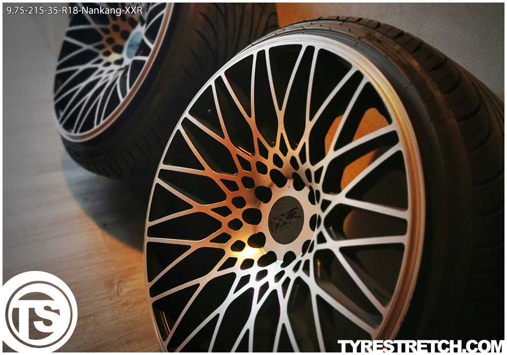 An example of tyre stretch: 215/35 R18 on 9.75J – NANKANG (XXR)