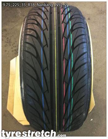 An example of tyre stretch: 225/35 R18 on 9.75J – NANKANG
