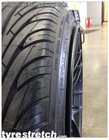 An example of tyre stretch: 225/40 R18 on 9.75J – NANKANG